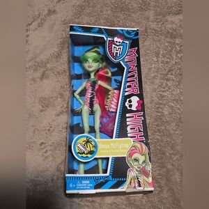 BNIB Monster High Swim Class Venus McFlytrap Doll *DAMAGED BOX*